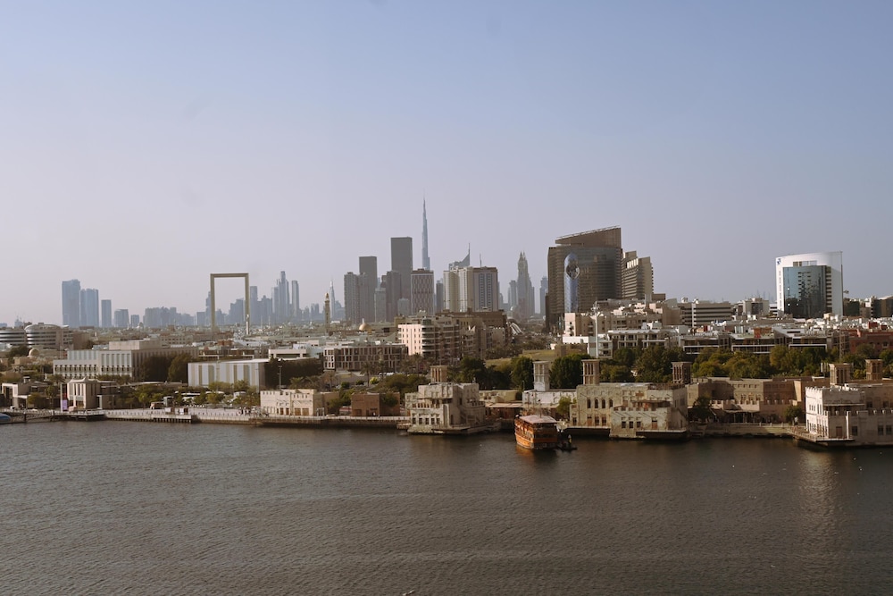 Radisson Blu Deira Creek 70/74