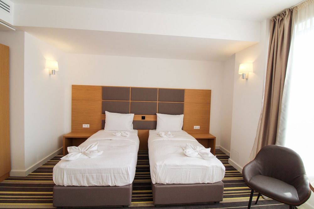 Hotel Avenue 6/64