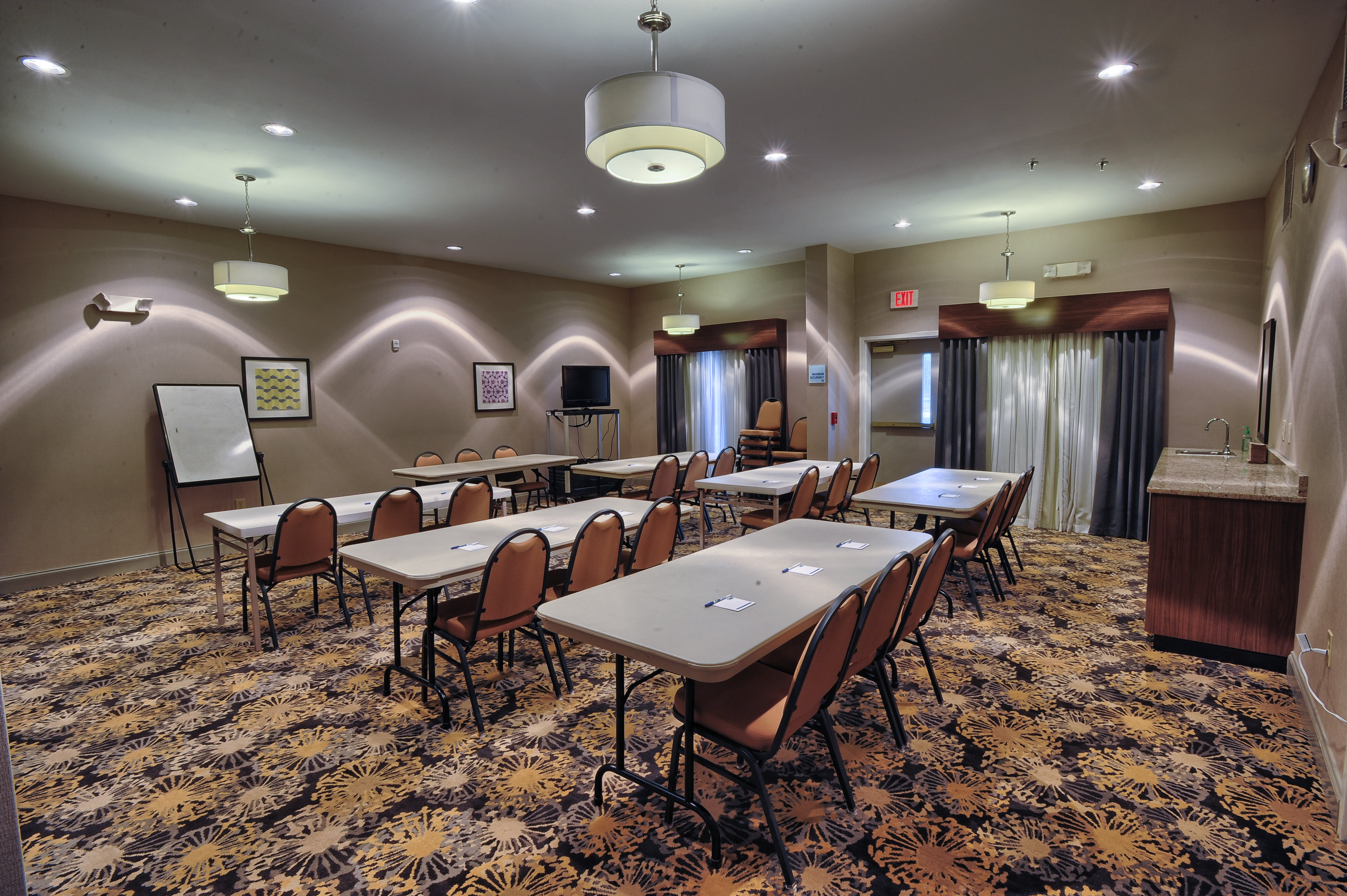 Holiday Inn Express Hotel Suites Pell City 66/71