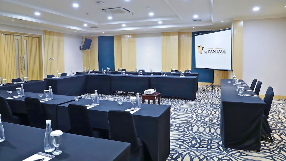 The Grantage Hotel and Sky Lounge 34/50