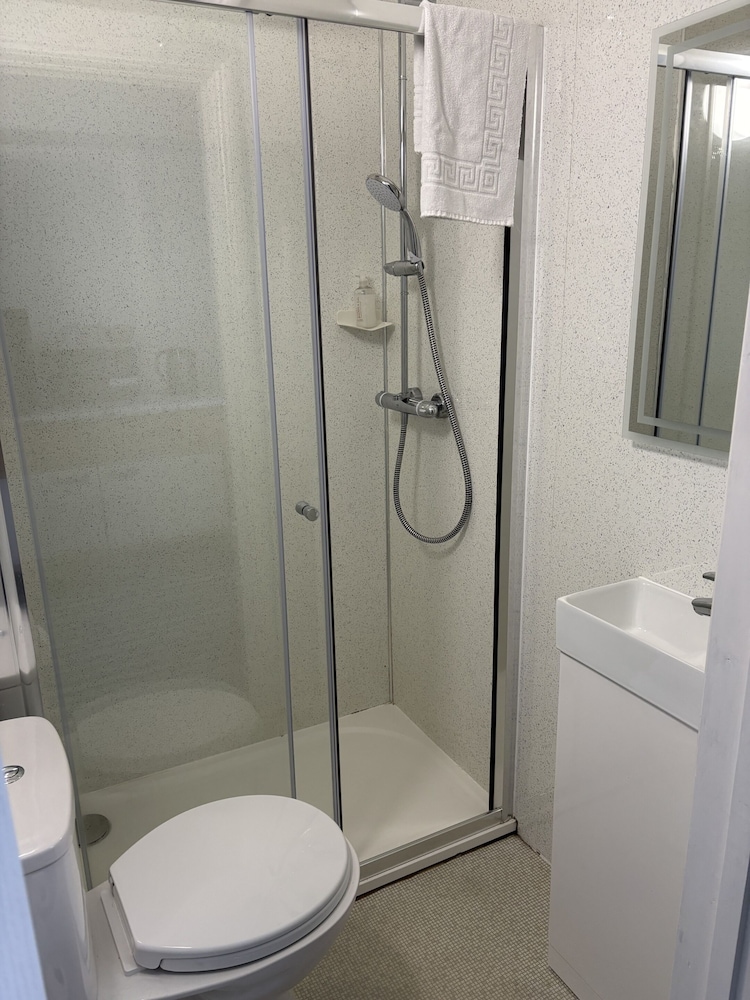 Donnington Guest House 37/40