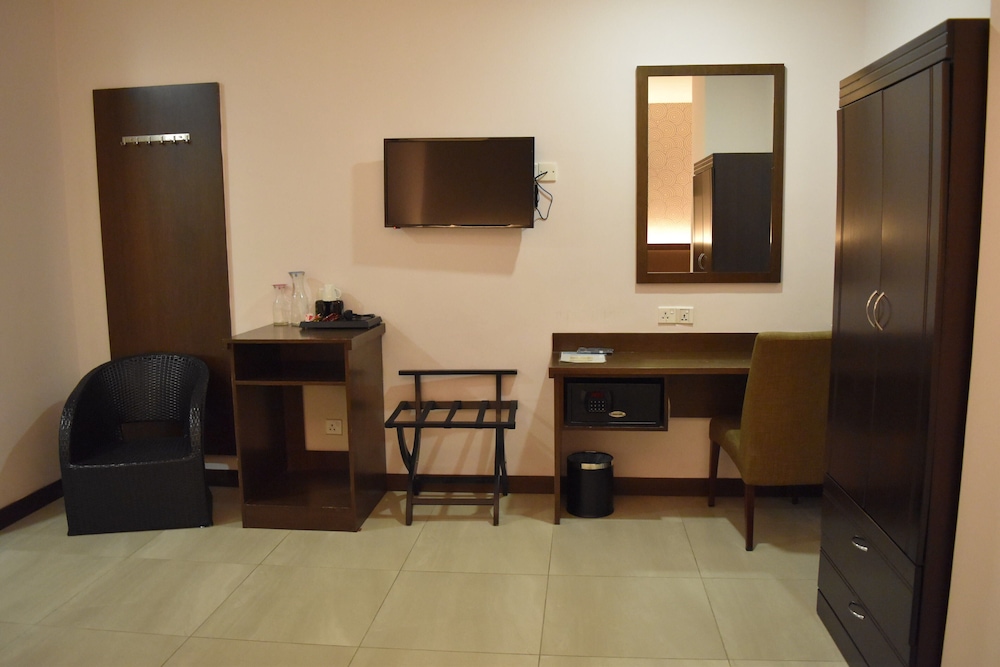 Sunrise Hotel 43/46