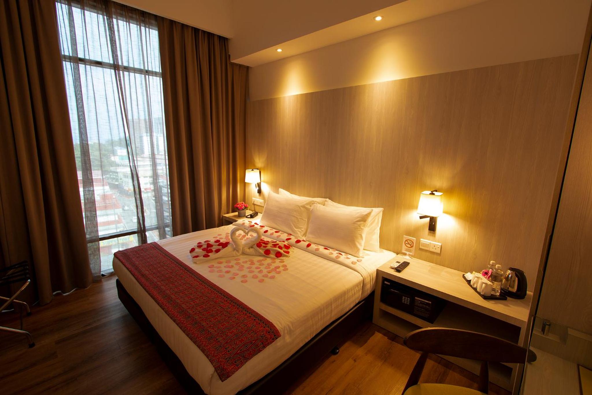 City, King Bed