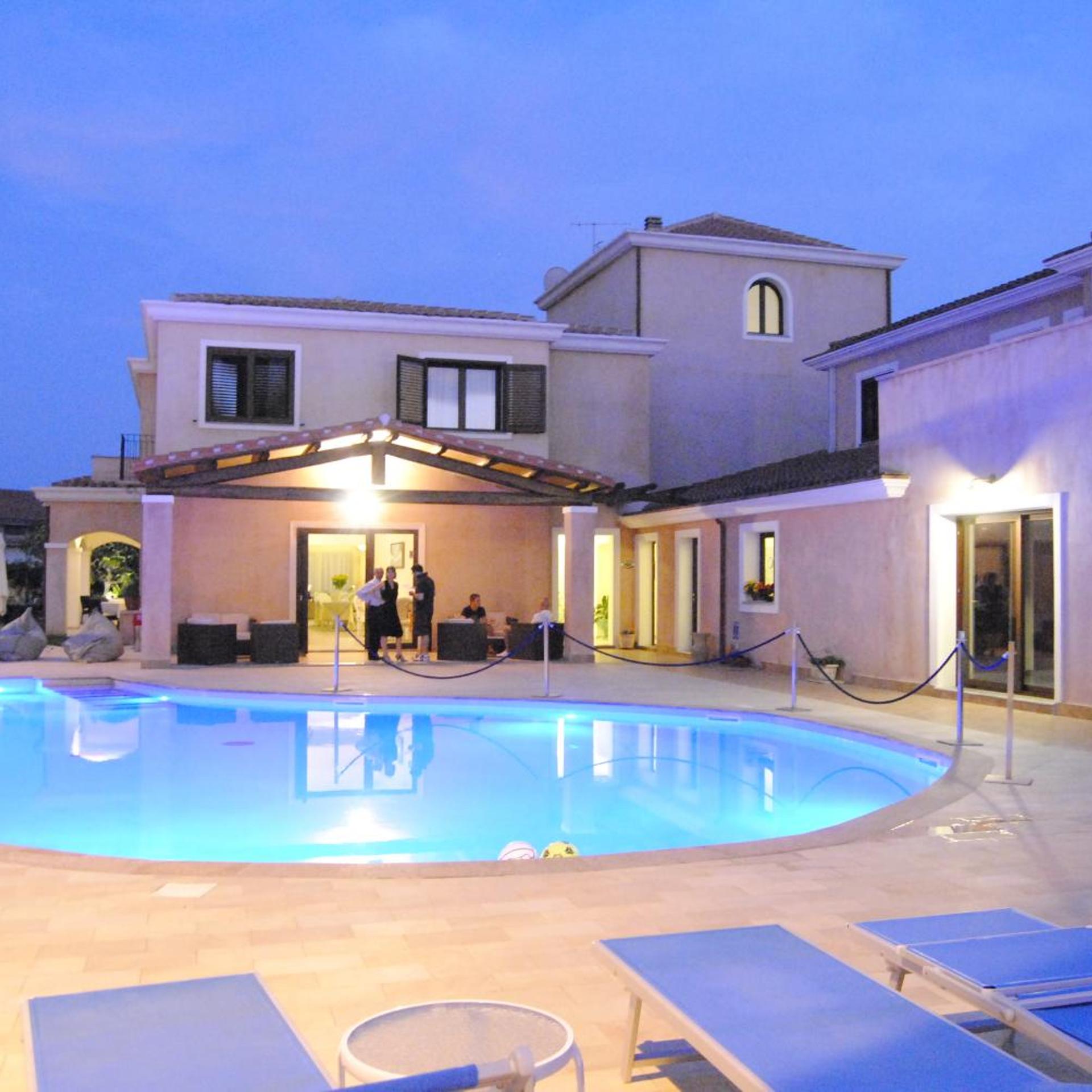 La Perla Hotel 3/47