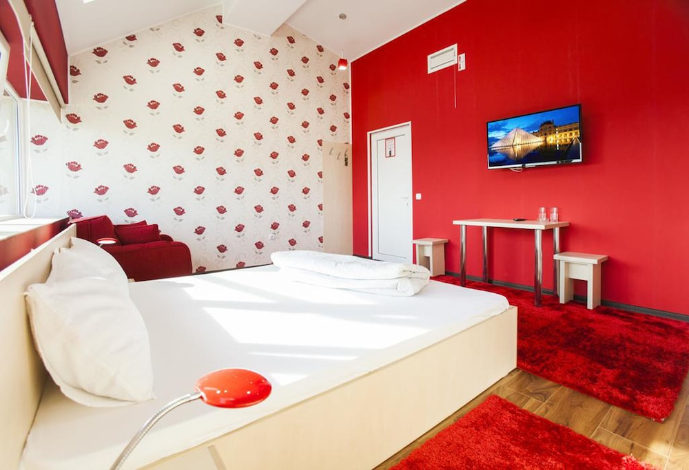SUPERIOR, DOUBLE OR TWIN BED