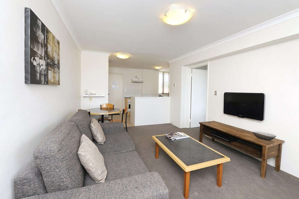 Lodestar Waterside Apartments 36/44