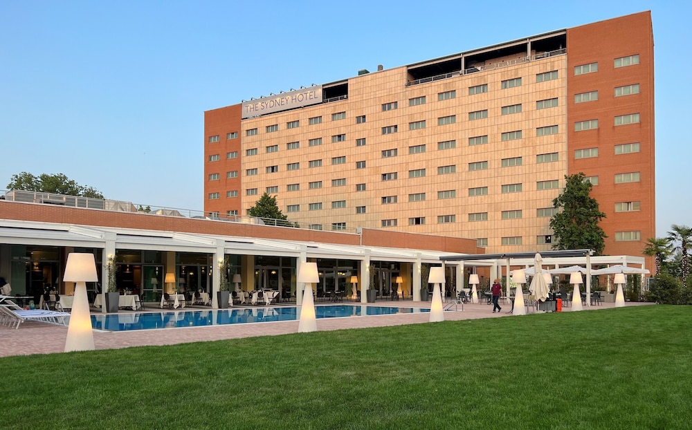 The Sydney (ex Novotel Bologna Fiera) 67/69