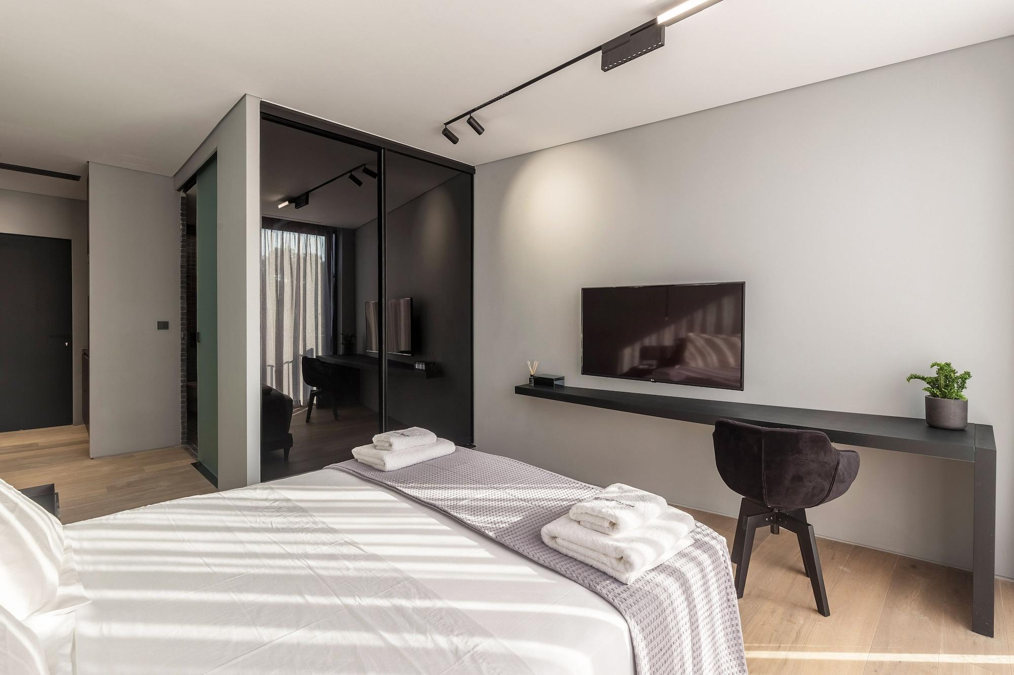 Deluxe, Studio, Suite, Hill View