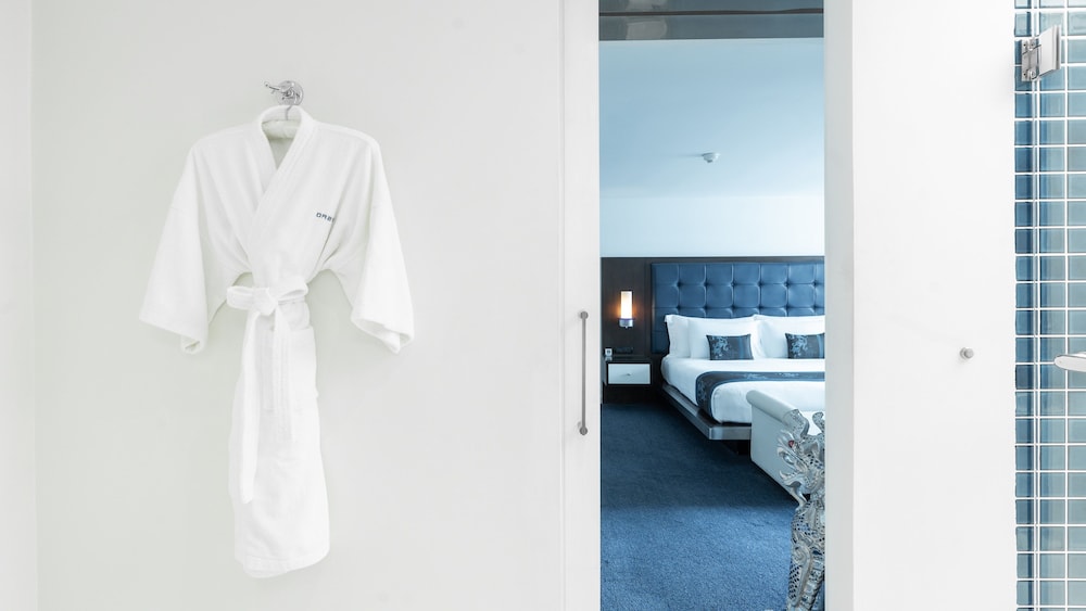 Night Hotel Bangkok (formerly Dream Hotel Bangkok) 61/81