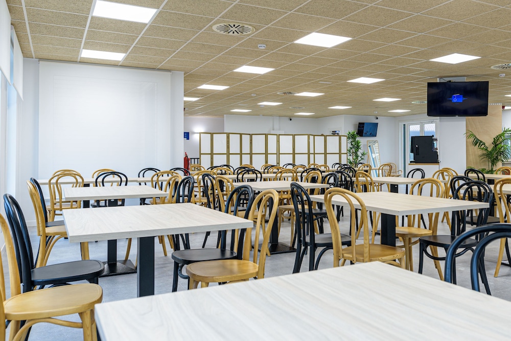 restaurant cafeteria