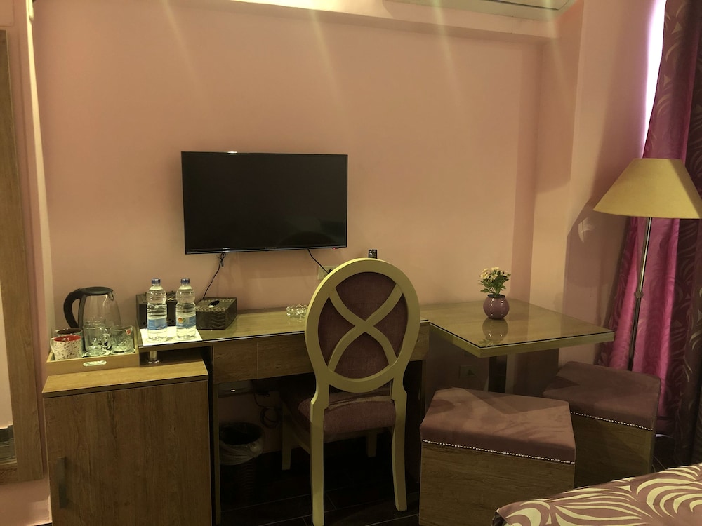 Santana Hotel 46/50