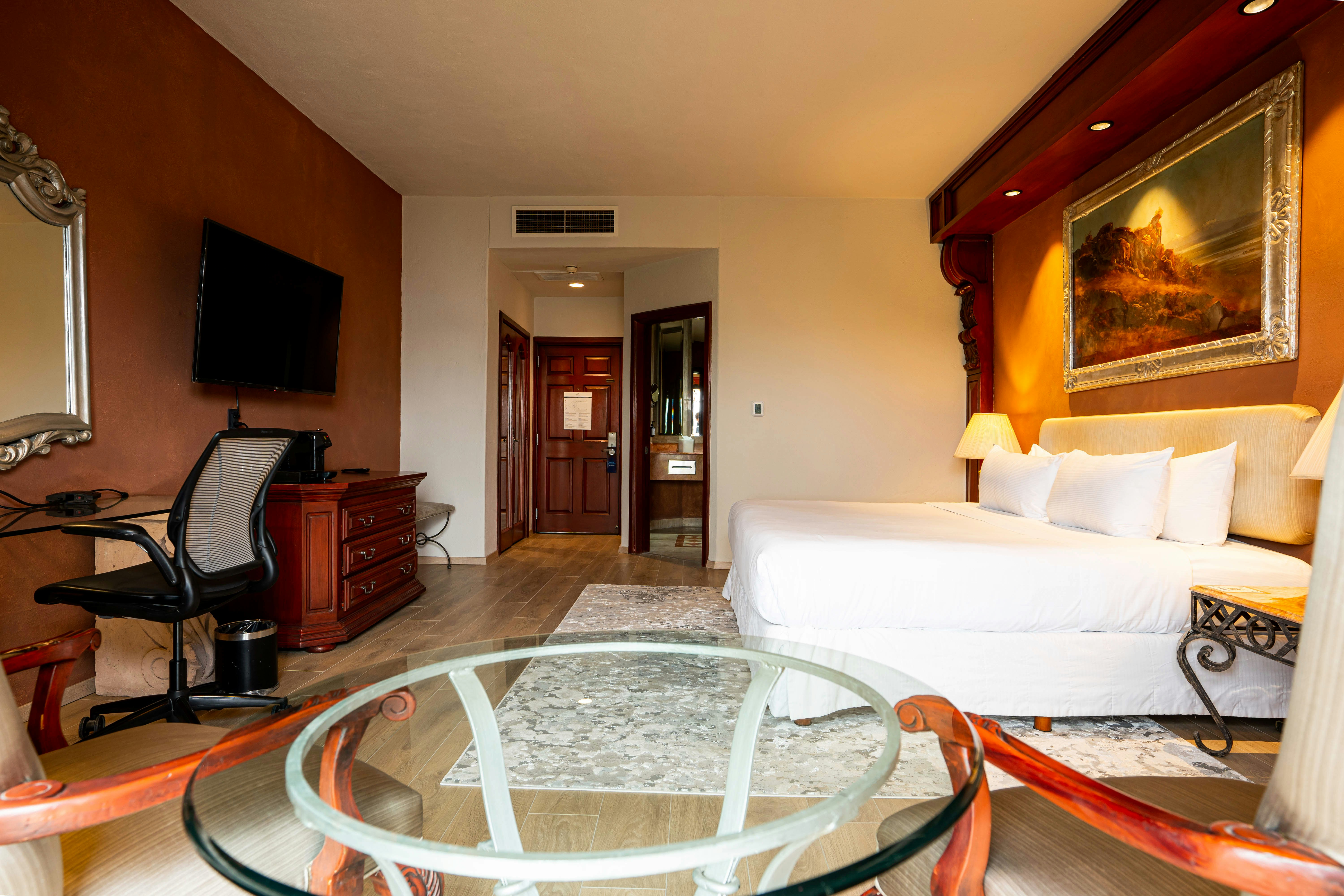 ROOM, KING BED