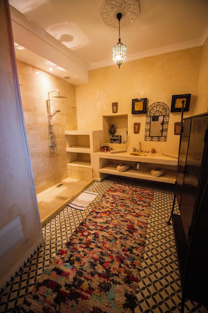 Riad Ta'achchaqa 27/50