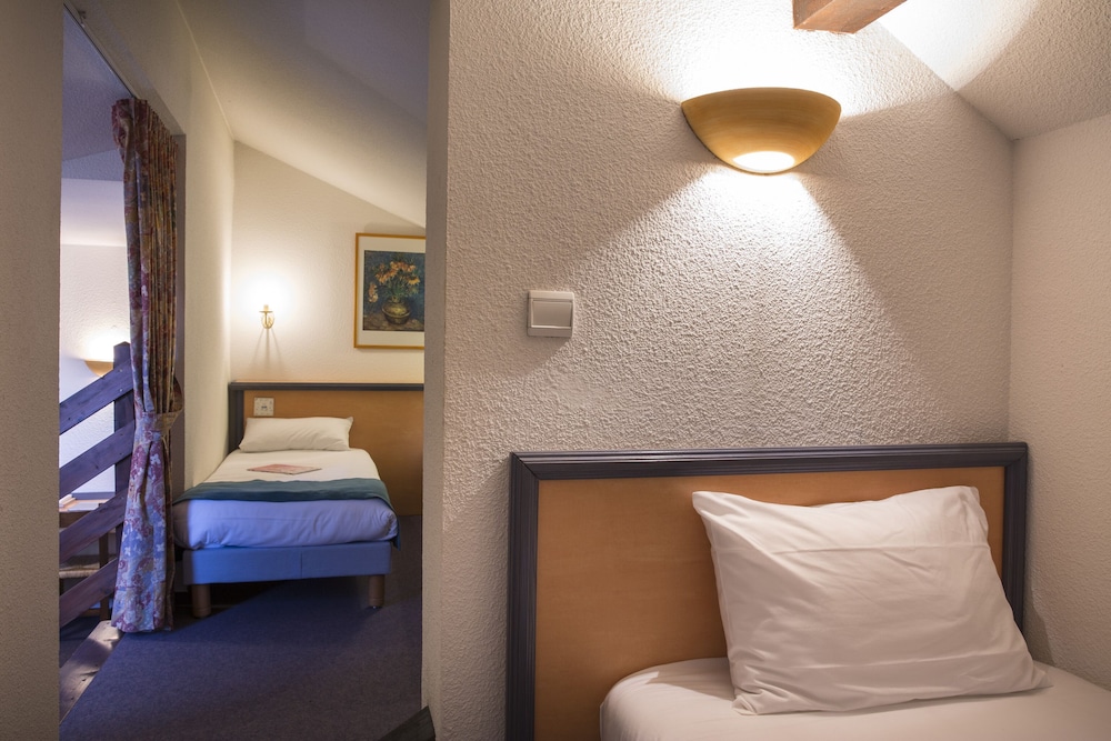 Hotel Les Mesanges 48/48