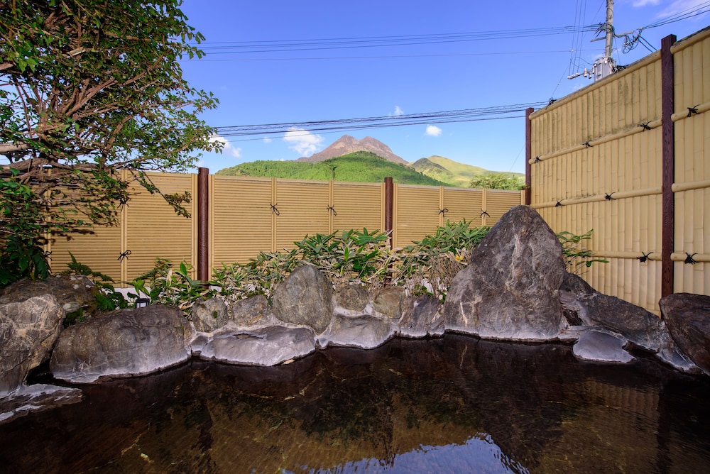 Yufuin Onsen Wafu Ryokan Tsuenosho 14/29