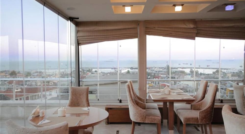 Q Inn Hotel 24/26