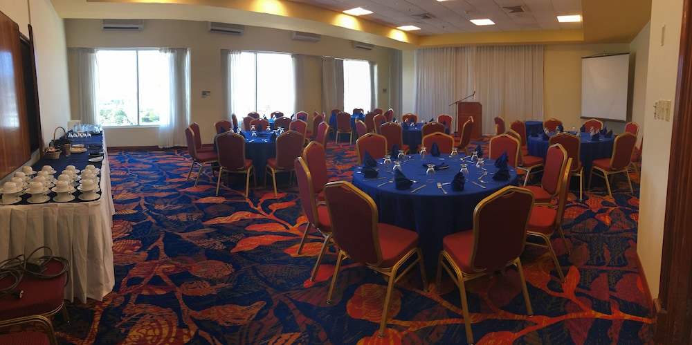Radisson Hotel Trinidad 39/49