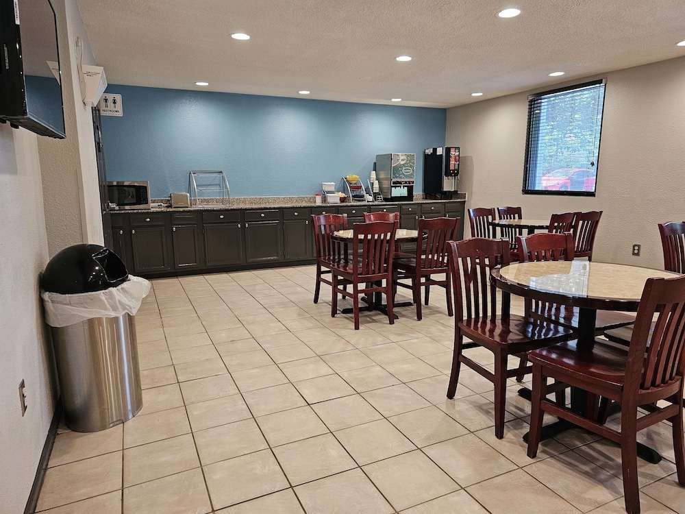 Days Inn By Wyndham College Park Airport Best Road 38/55