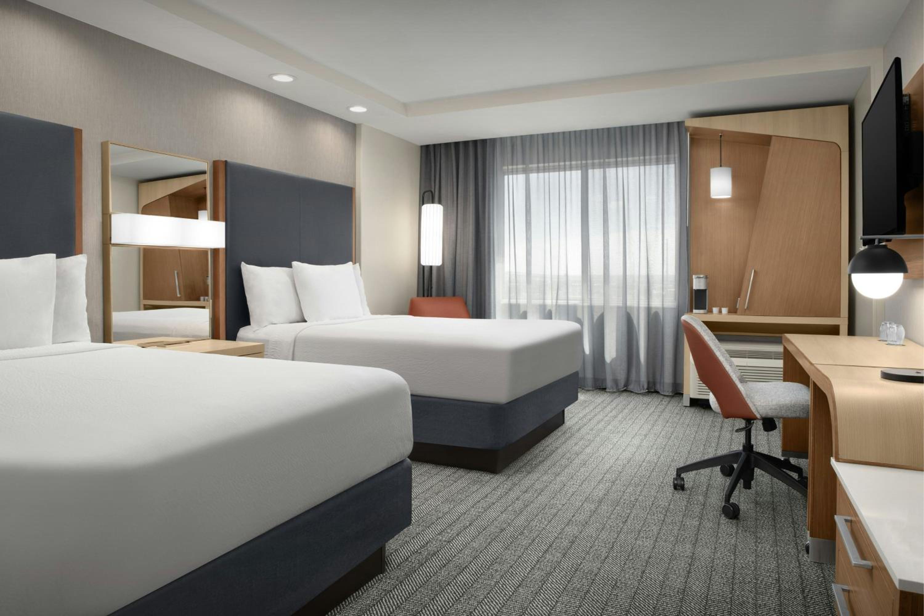 Room, 2 Queen Beds, Bathtub, Accessible