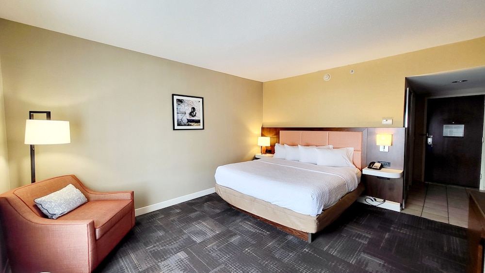 ROOM, KING BED