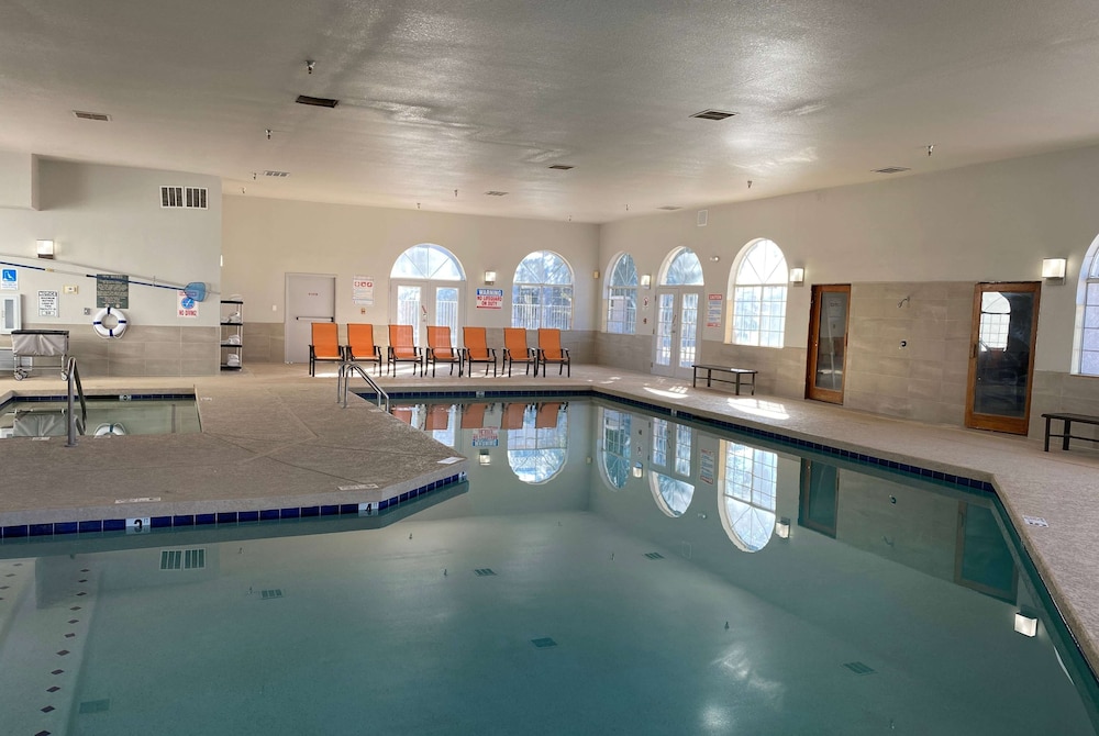 La Quinta Inn & Suites by Wyndham Safford Copper Valley 7/21