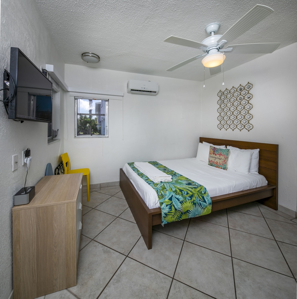 Efficiency, Suite, Queen Bed