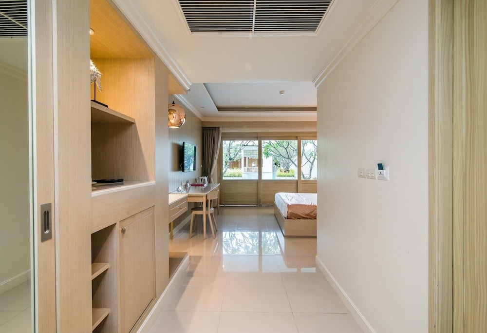 The Sea-Cret Hua Hin Hotel 54/73