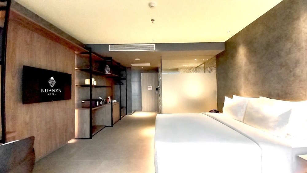 DESIGNER ROOM