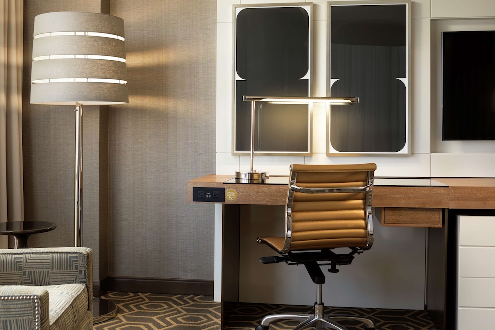 DoubleTree by Hilton Hotel Dallas - Campbell Centre 60/68