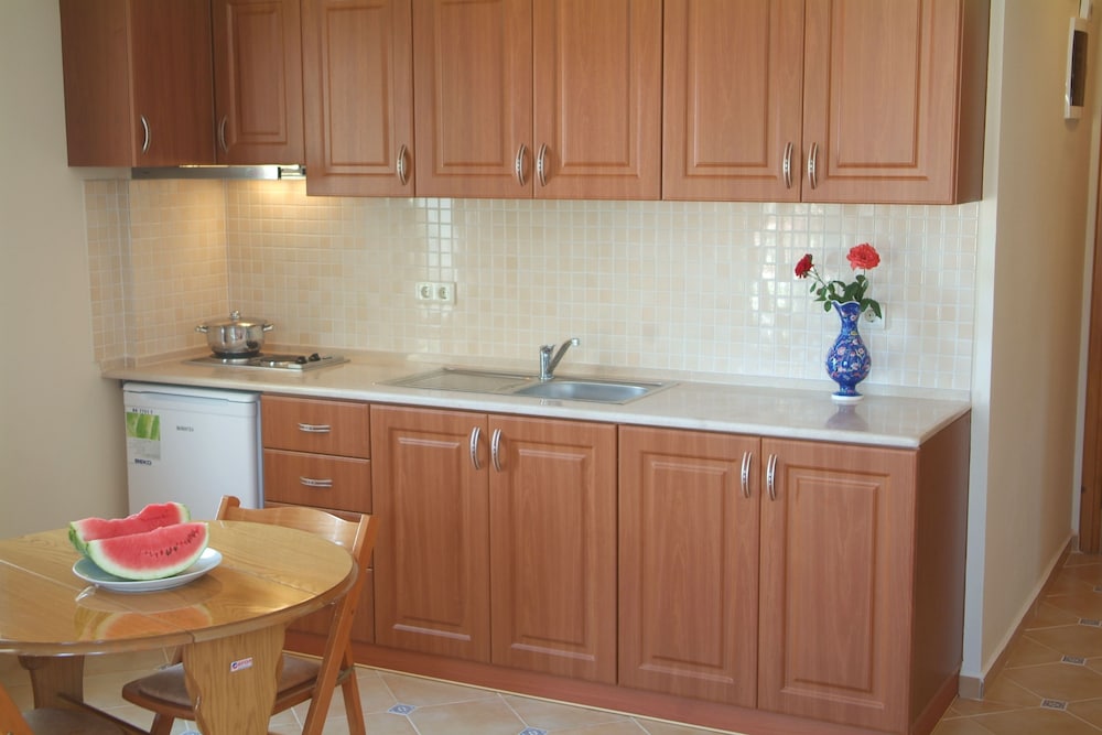Sea Breeze Hotel And Apartments 5/50