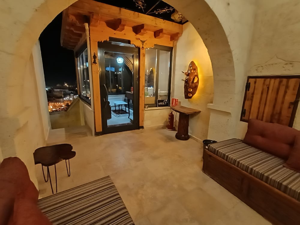 Apex Cave Hotel 45/61