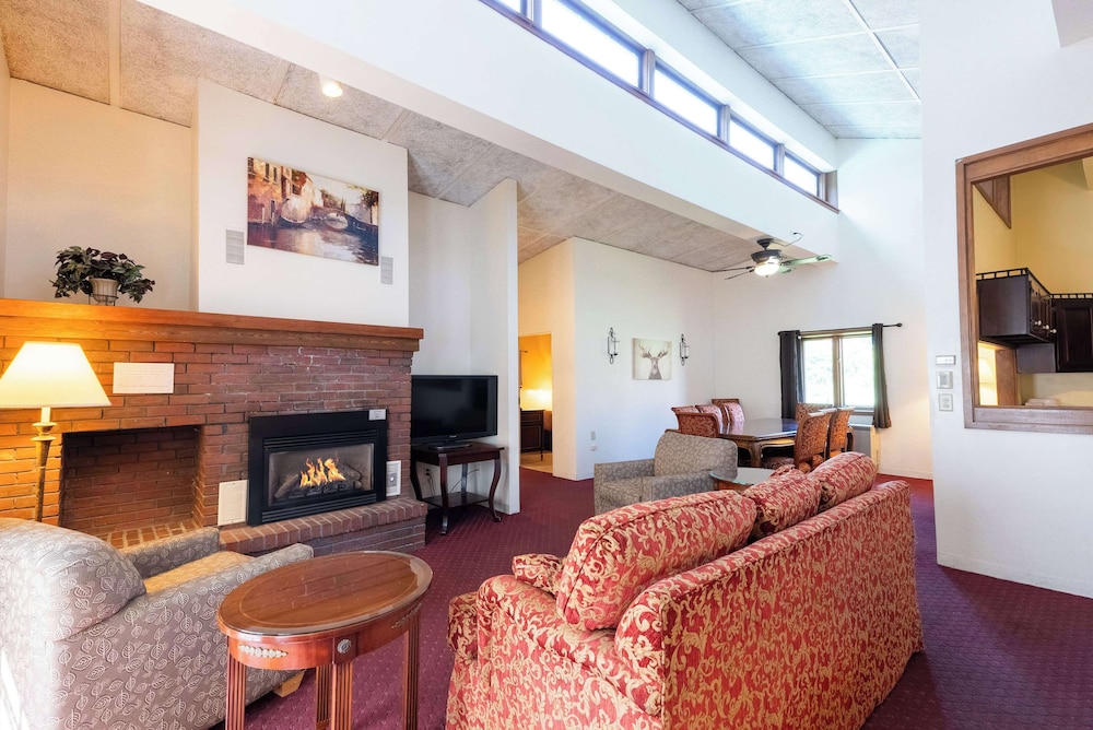 Fireside Inn And Suites 43/64