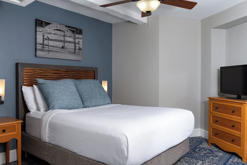 1 BEDROOM, CONDO, STANDARD