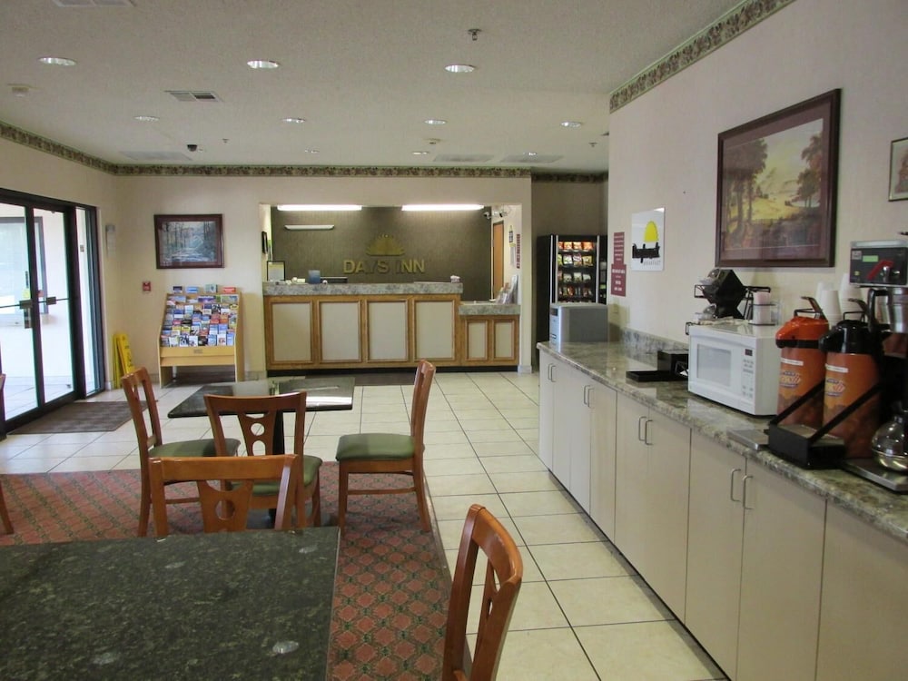 Days Inn By Wyndham Jefferson City 17/24