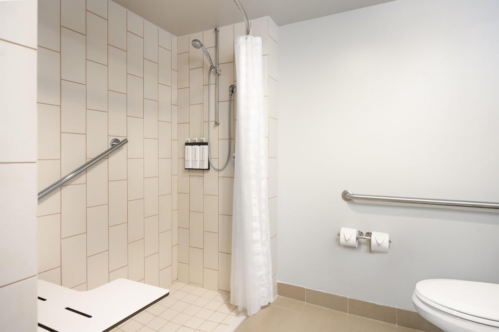 Hyatt Place College Station 71/74