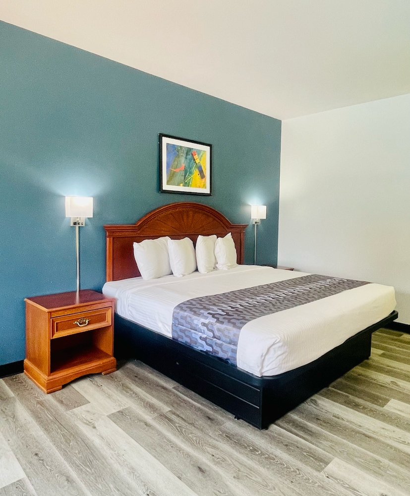 Grand Vista Hotel and Suites 20/61
