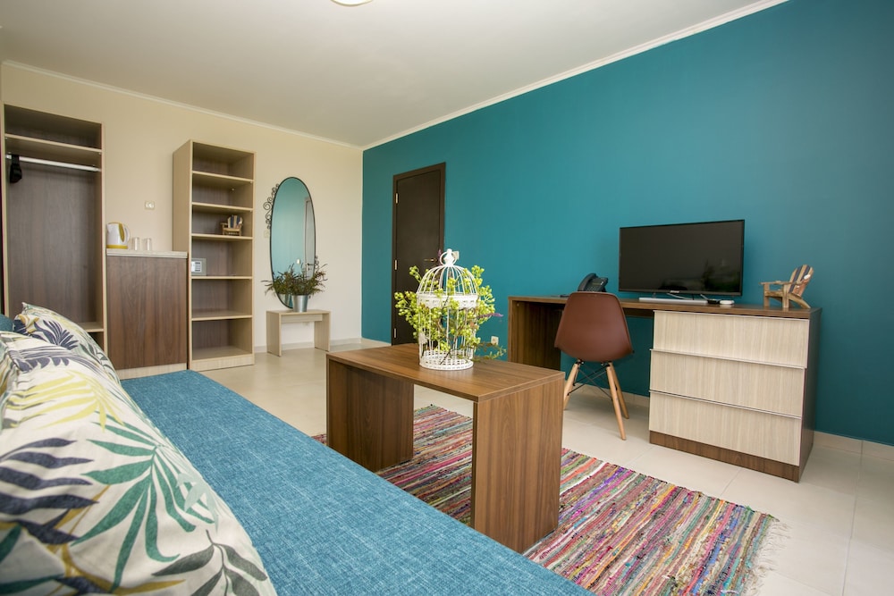 Hacienda Beach Resort 25/70