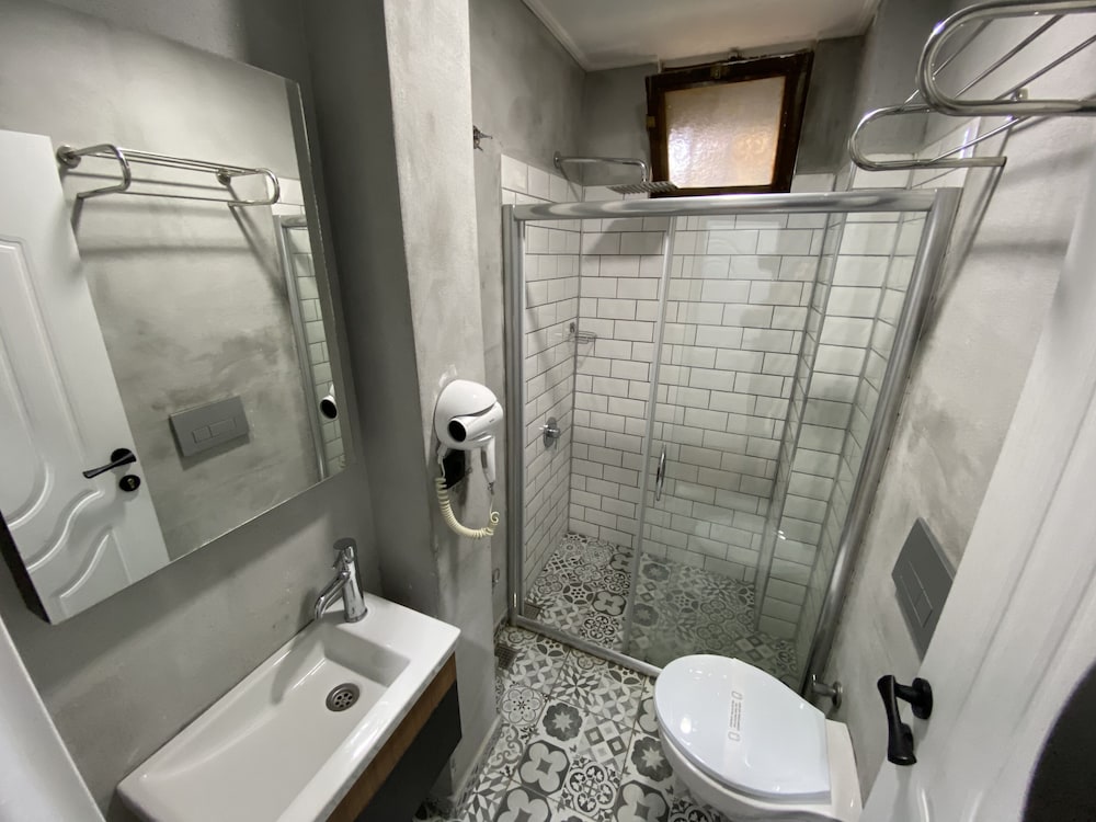 No 57 Suites 50/50