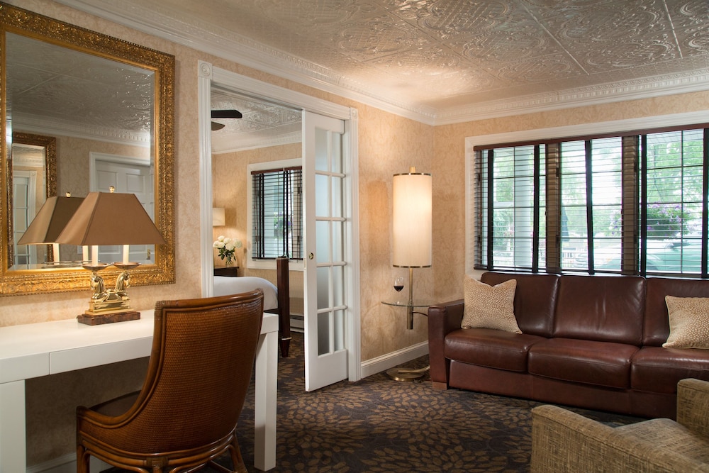 The Chateau Inn and Suites 36/57