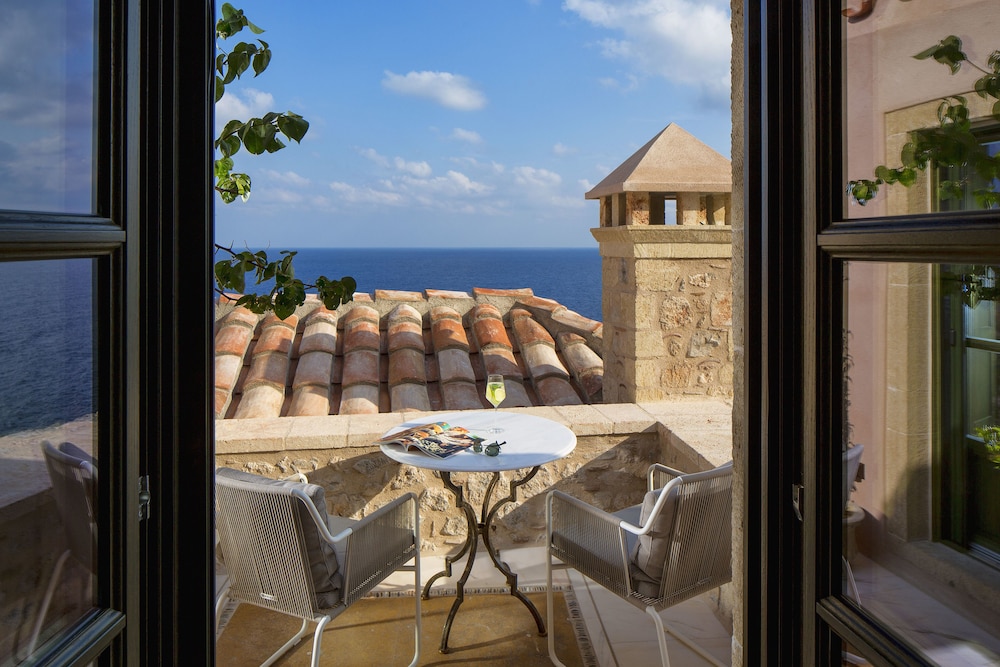 Moni Emvasis Luxury Suites 33/70