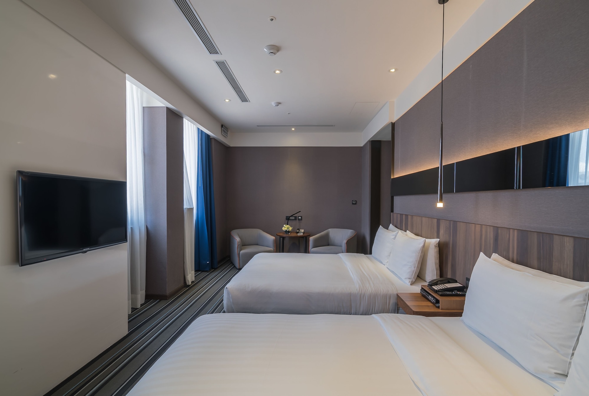 DELUXE, QUADRUPLE, 2 DOUBLE BEDS