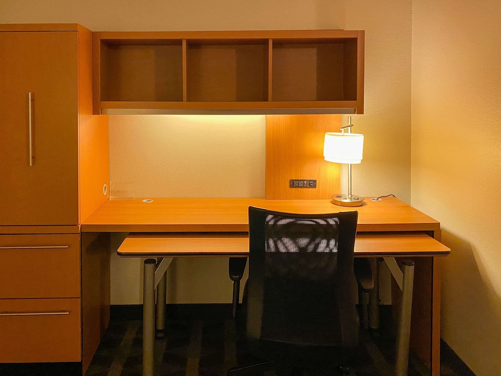 MainStay Suites Middleburg Heights Cleveland Airport 17/42