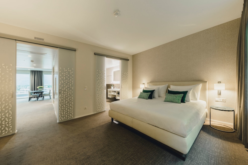 Boutique, Executive, Suite, King Bed