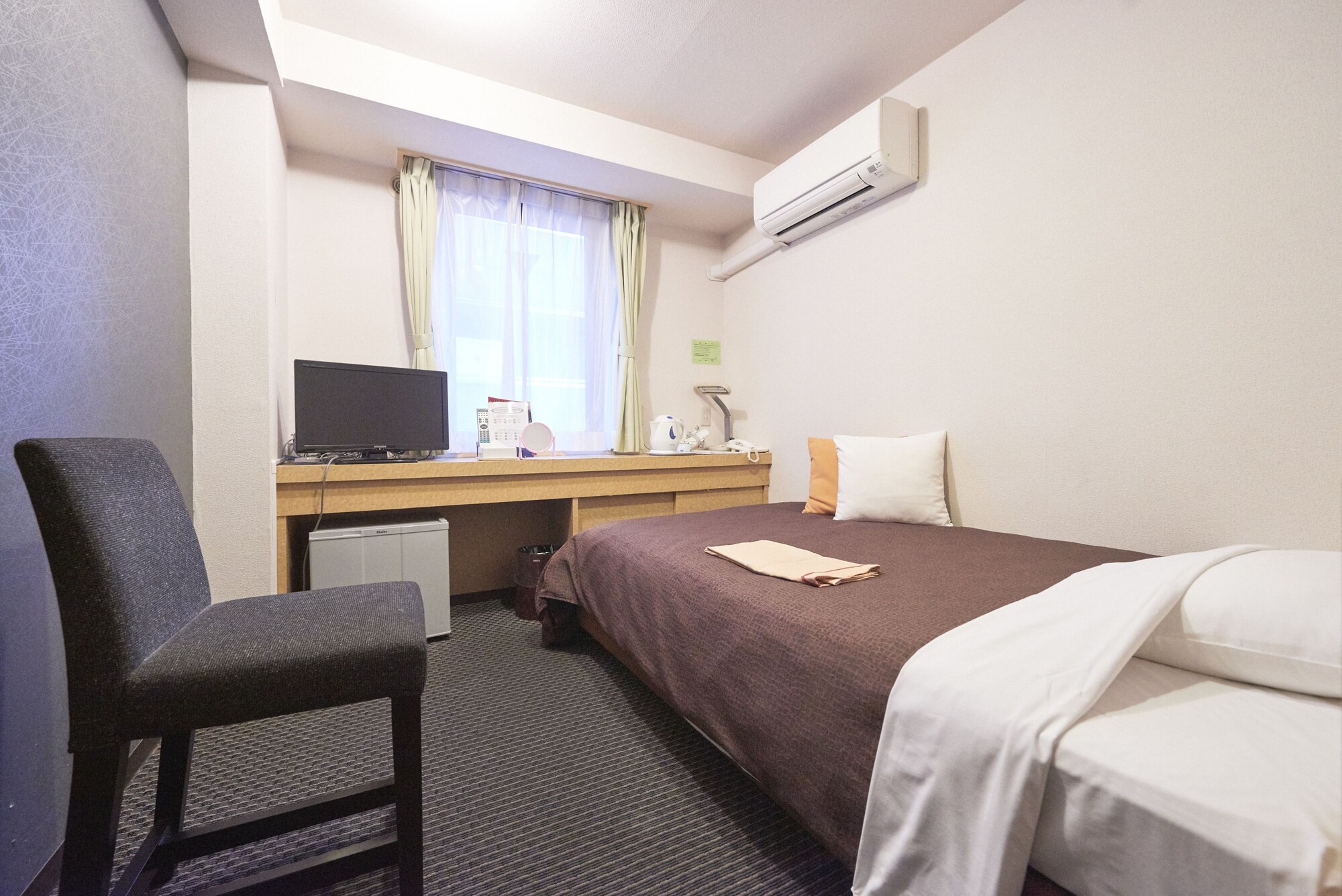 SEMI ROOM, SEMI DOUBLE BED