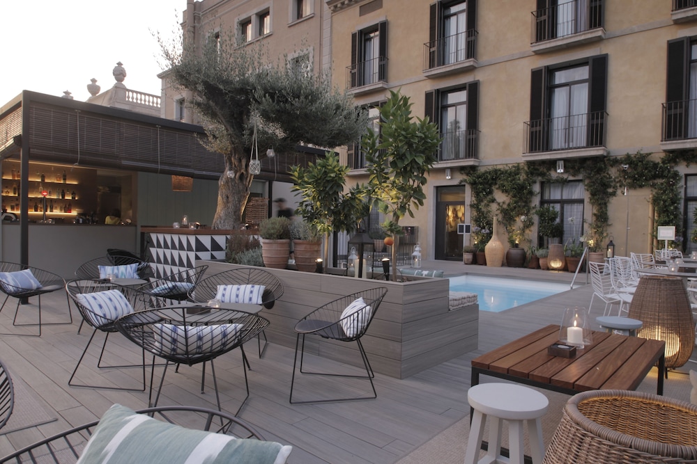 Oasis Hotel 57/69