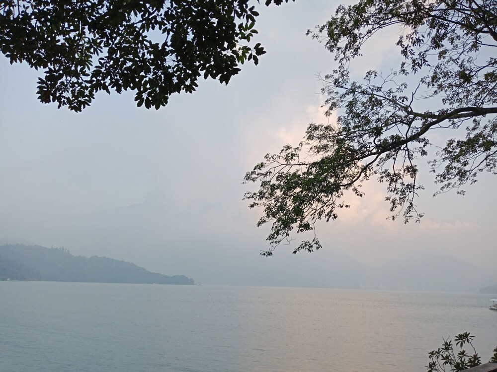 Shuian Lakeside Hotel 64/75