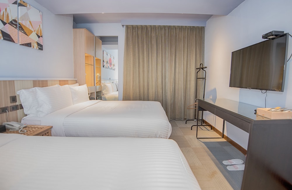 1 BEDROOM, PREMIUM, QUADRUPLE
