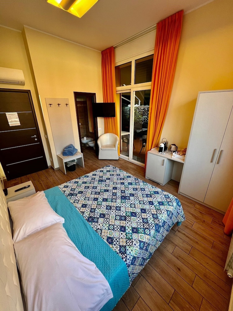 BASIC, DOUBLE OR TWIN BED