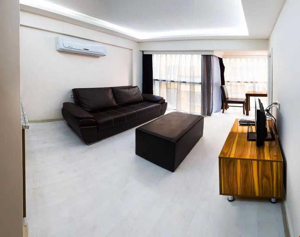 Smyrna Homes & Suits 19/33