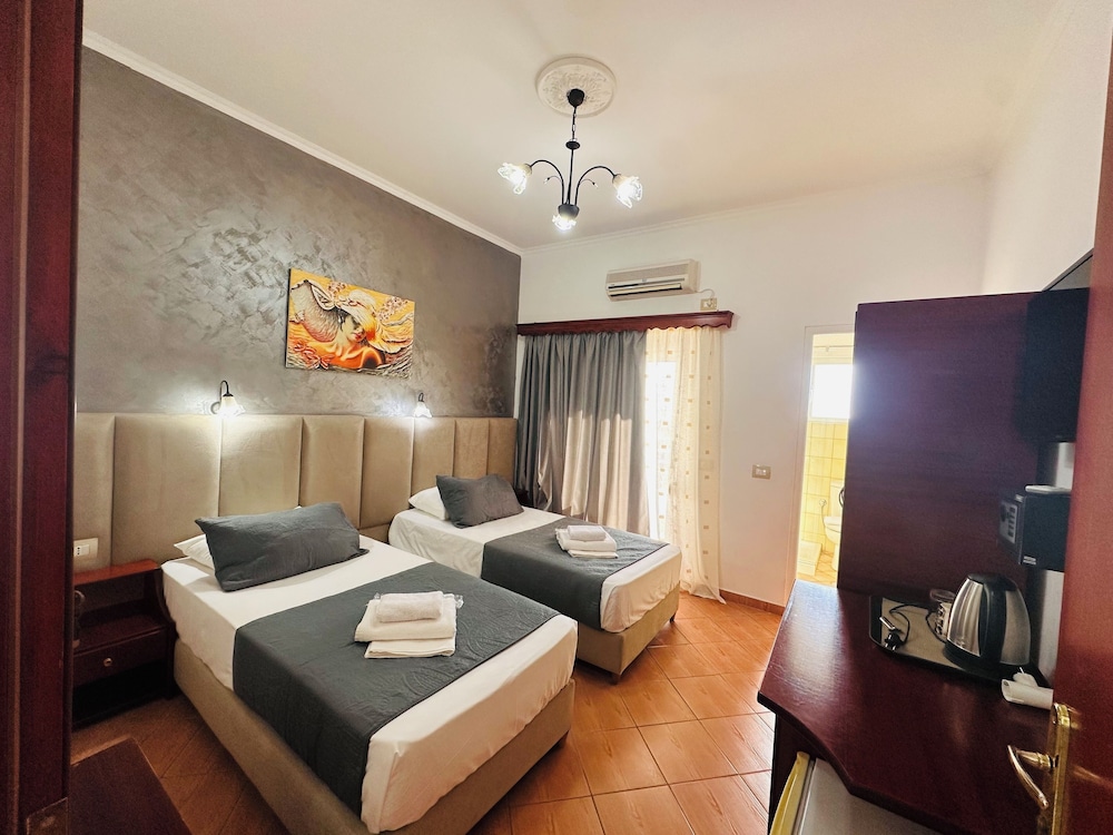DELUXE, DOUBLE OR TWIN BED, BALCONY
